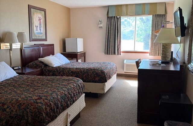 Prime Location 1 King & 1 Queen!