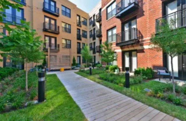 Prime Location 1BR in Secure Bldg., Near Dining, Amenities & Walkable!