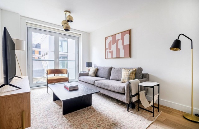 Prime Oldstreet decent 2BR & 2 Bath Rooms nr. Shoreditch, by Blueground