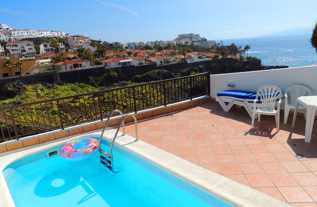 Prime Sea Front Villa, 1 Min Walk to Village/Beach/Marina, Pool, AC, UKTV, WiFi