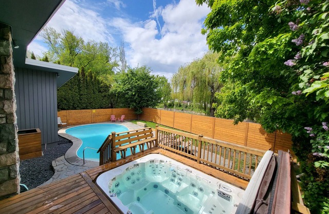 PRIMO ENTERTAINERS DELIGHT - Family home with pool and hot tub