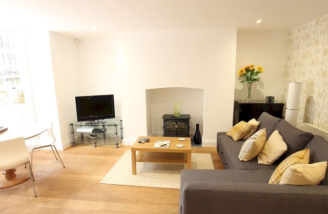 Priory House, No 1 - Two Bedroom Apartment, Sleeps 6