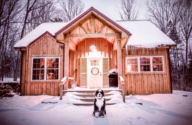 Pristine and Cozy Cabin Rental Overlooking Pond near Rochester, New York