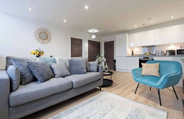 Pristine Flat, Ideal for Small groups, Sleeps 4!