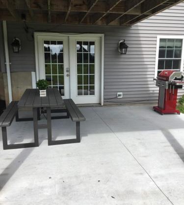 Privacy, entertainment, comfort galore 2 BR LR 1BA Home Theater, Pool Table