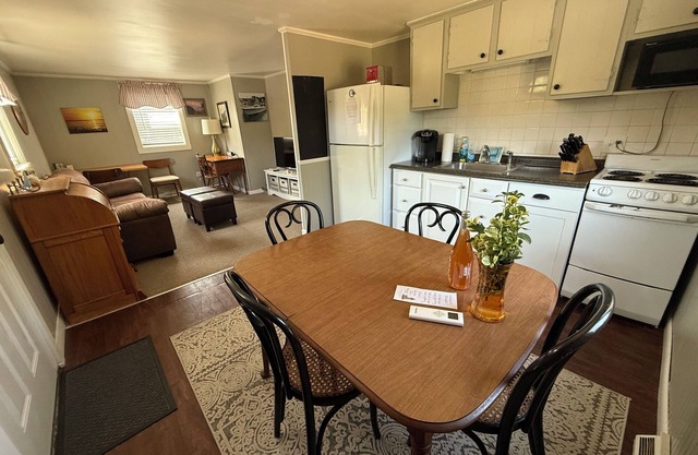 Private 1 bedroom, 2nd floor unit: deck, fire pit, space for boat & trailer