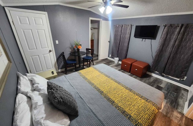 Private 10BR Secluded Compound, Spacious Retreat w/Abundant Parking