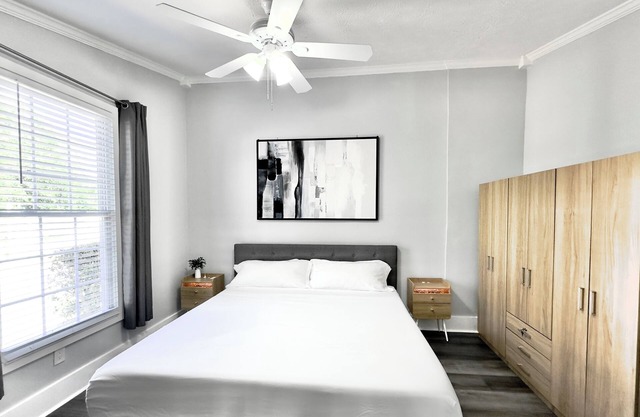 Private 1BR/1B/Kitchen Guesthouse with King bed in Lawrenceville, Sleeps 3