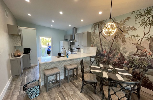 Private 2bd/2bth Guest house overlooking 3 acres
