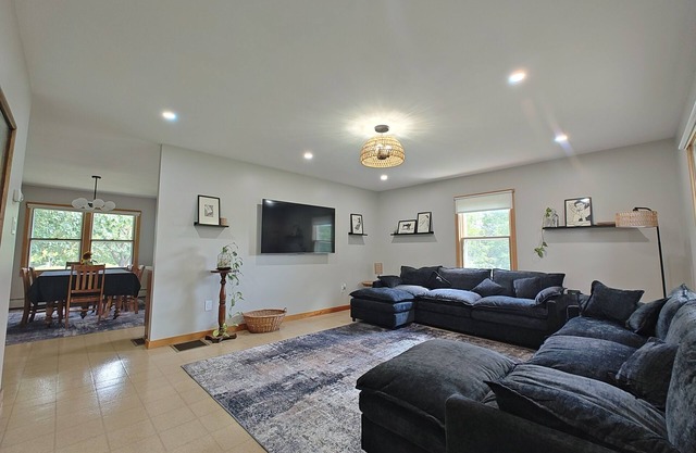 Private 3-bedroom, 2-bath House with Large Yard in Shippensburg