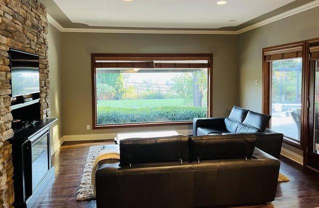 Private 6 bedroom home with pool & hot tub