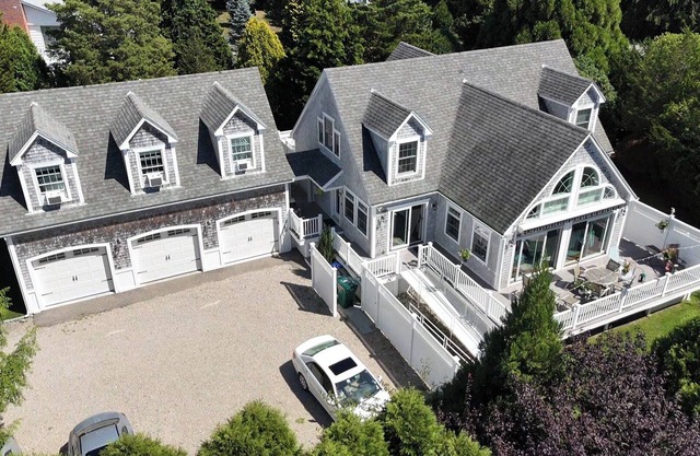 Private 6-Bedroom – Walk to Beach