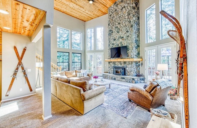 Private A/C Playset Zip-Line Huge Deck Firepit