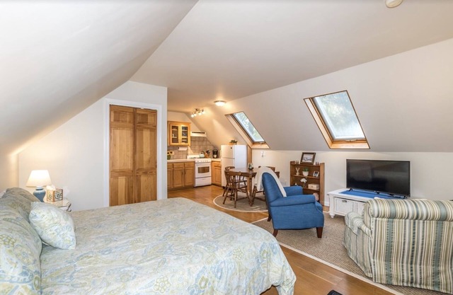 Private Access Studio king bed WiFi all the amenities of a hotel 5⭐️ experience