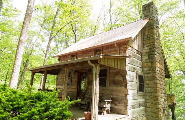 Private and Luxurious Rustic Hideaway on Barren River Lake