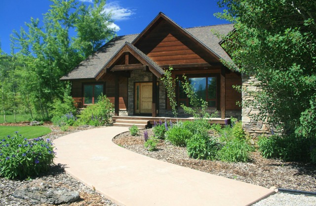 Private and spacious 6 bedroom high end house in beautiful Victor, Sleeps 16!