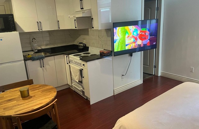 Private bachelor suite Vancouver