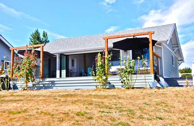 Private Beach, Fully Renoed Cottage, 50 Feet Of Waterfront on South Beach!