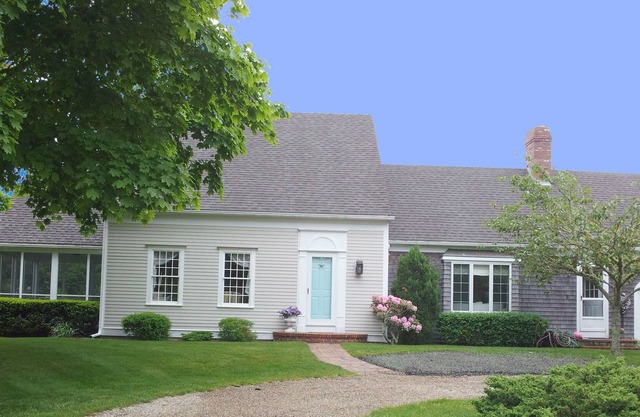 Private Beach, Gorgeous Walkable Neighborhood Surrounded by Water, Pets Welcome