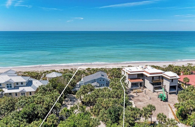 PRIVATE BEACH LIVING!