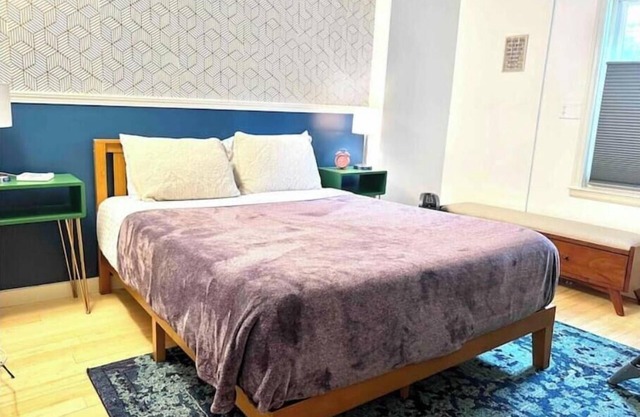 Private+Beautiful Downtown Pad- Near Church St