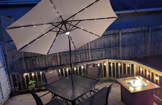 Private, Bright Upstairs Apartment