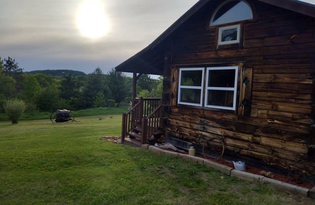 Private cabin on the beautiful Kickapoo River Valley near Wildcat Mountain Park.