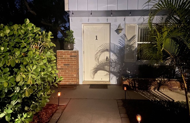 Private Cocoa Beach Bungalow, near ocean