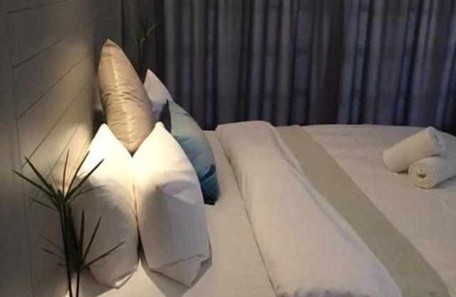 Private Contemporary Suite II *Modern Airport Stay
