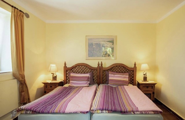 Private Cottage with shared Heatable Solar Pool, Sauna, Jacuzzi and Sea View