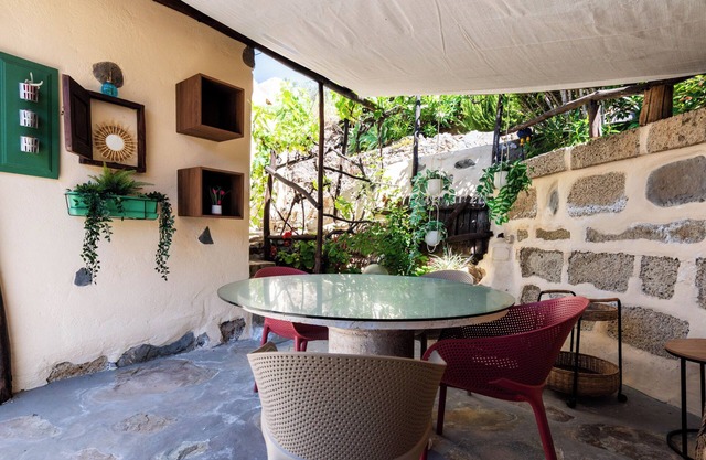 Private Cottage with shared Heatable Solar Pool, Sauna, Jacuzzi and Sea View