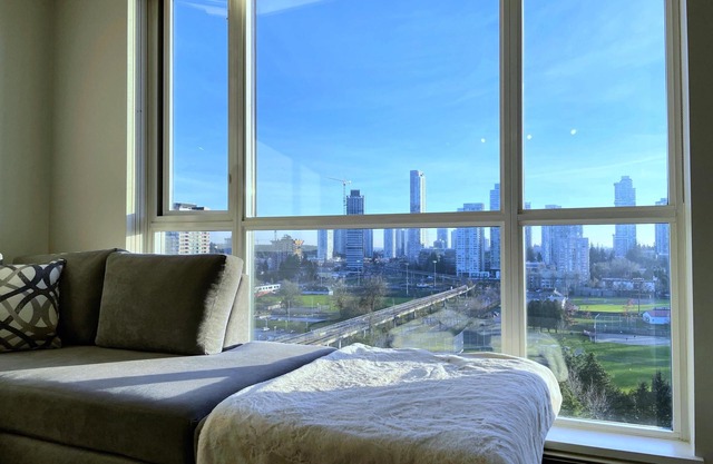 Private & Cozy City Central Suite w free parking/gym/and complete amenities