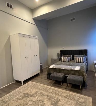 Private Cozy open floor plan, studio