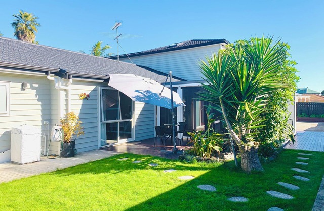 Private Double Cozy Guest Suite with Private Garden