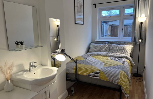 Private Double Room Mins To Central w Elizabeth L.