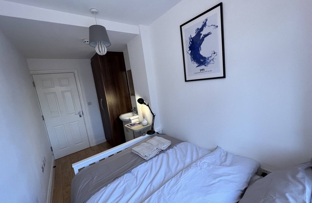 Private Double Room Mins To Central w Elizabeth L.