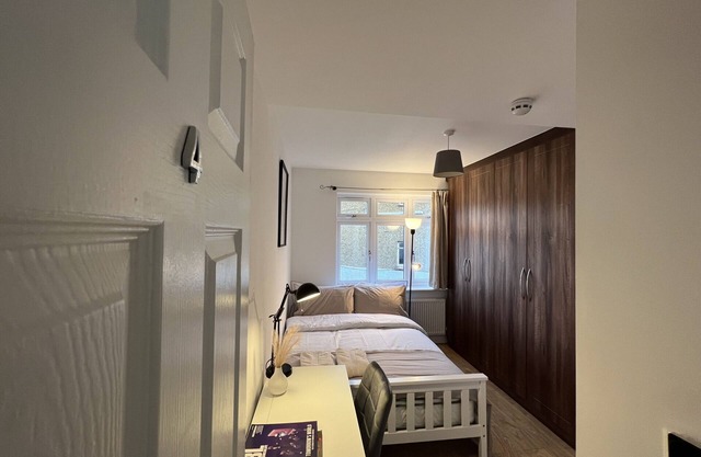 Private Double Room Mins To Central w Elizabeth L.