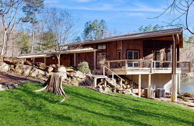 Private eco-retreat with screened porch, play area, & wood stove