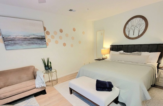 Private entrance and in law suite, 5 min drive to IU