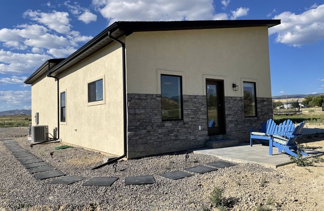 Private entrance lock off guest house in quiet peaceful setting and star gazing.