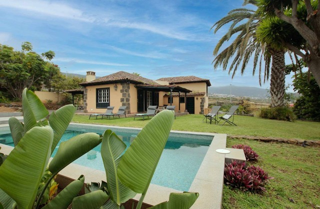Private house with pool-jacuzzi in La Orotava