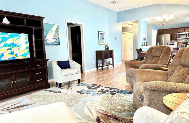 Private escape,luxurious vacation Villa w golf, pools,tennis, PB, and lots more!