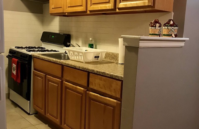 Private first floor duplex in Northeast area