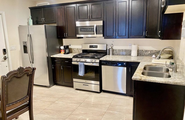 Private Full Bed, TV and shared bathroom C-106