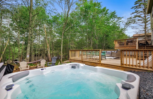 Private Game Basement - Hot Tub - Game Room - Fire Pit - AC - Stylish 4BR