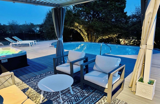 Private Gated Villa with hot tub, pool & ENDLESS VIEWS!