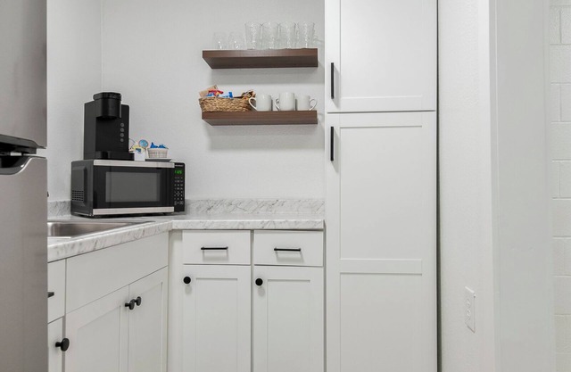 Private guest suite- Sleep & Bike, UPDATED!