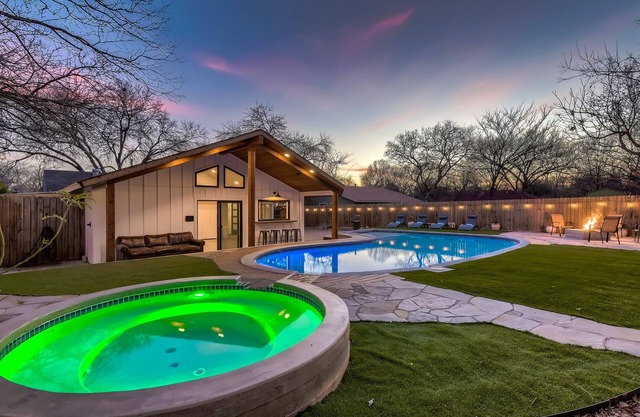 Private Heated Pool & Spa, Pool House, Minutes from Downtown - by PMI Austin Metro