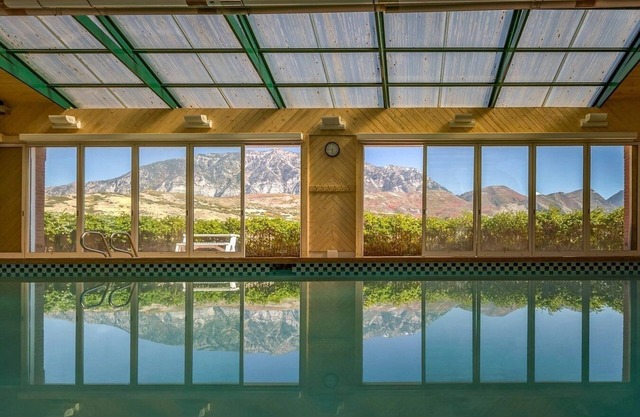 Private heatedPOOL JACUZZI SAUNA Ind Court + lower 2 levelsMansion! 8000sqFt
