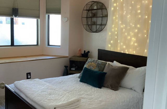 Private Hideaway/Private Entrance -No access to main house, 2 bedroom suite